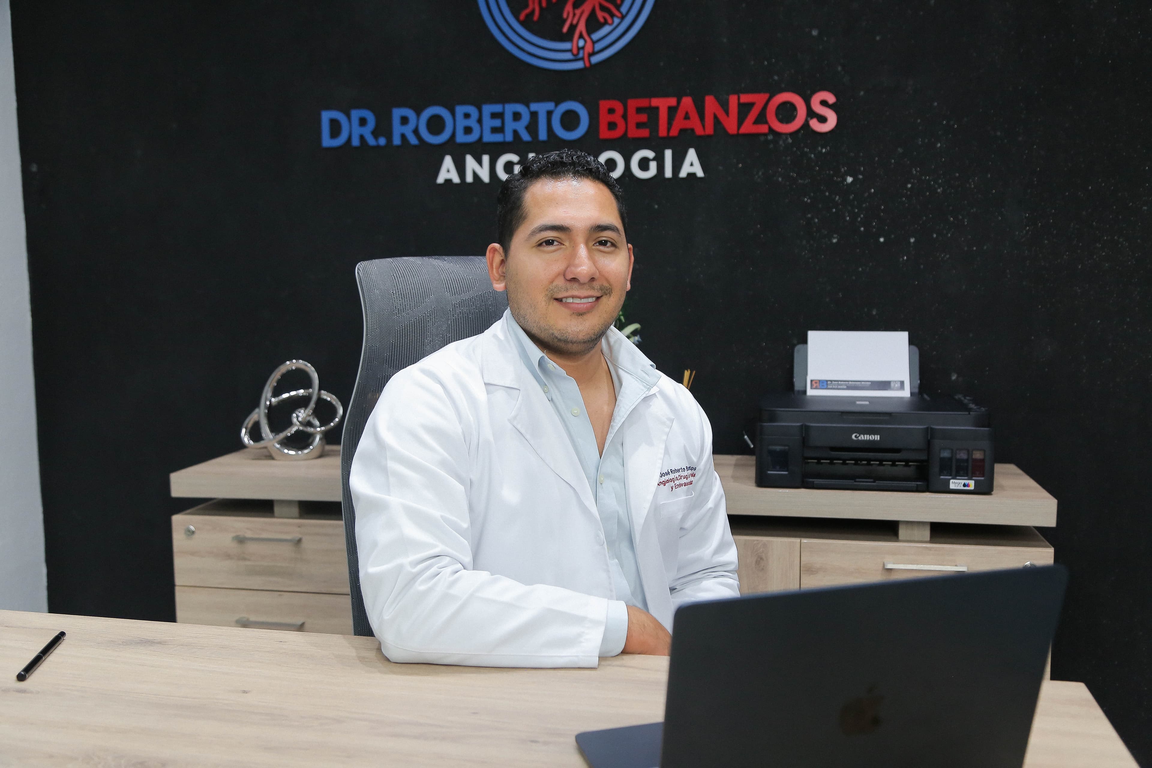 Trayectoria del Dr. José Roberto Betanzos Montes